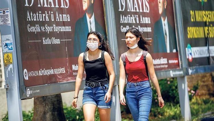 AÇIK ALANDA MASKE KULLANIMI