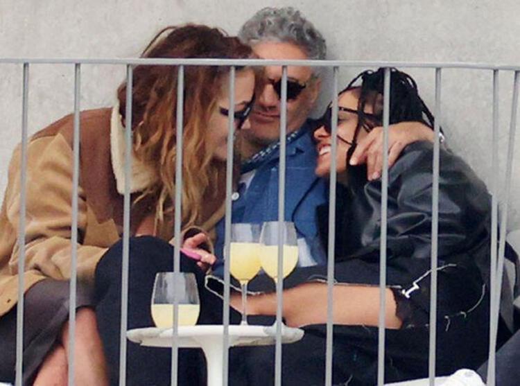 Rita Ora, Taika Waititi ve Tessa Thompson ilişkisi patronları kızdırdı