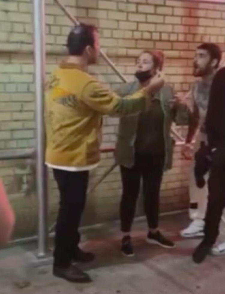Zayn Malik hakarete uğrayınca çıldırdı Kulüp kapısında üstsüz kavga etti