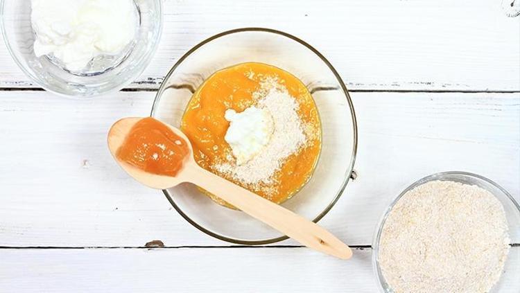 Siyah noktalar için mango - pirinç unu yüz maskesi