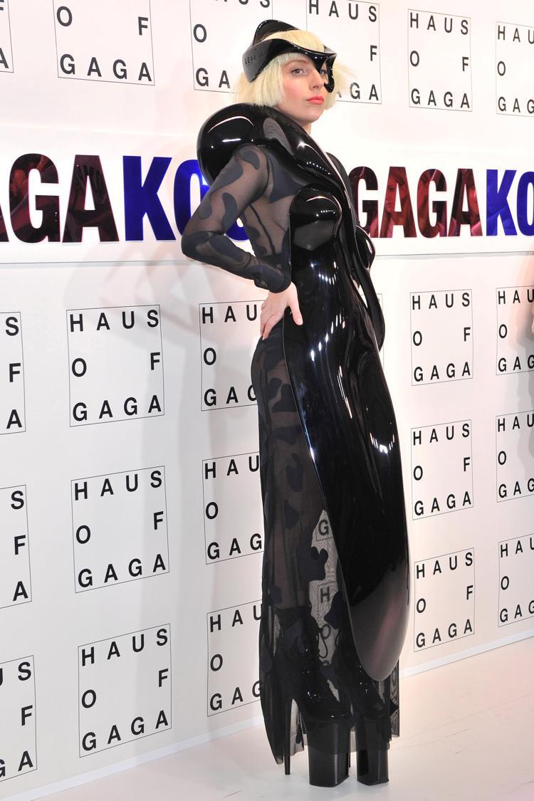 Lady Gaganın görmezden gelemeyeceğimiz topuklu ayakkabıları