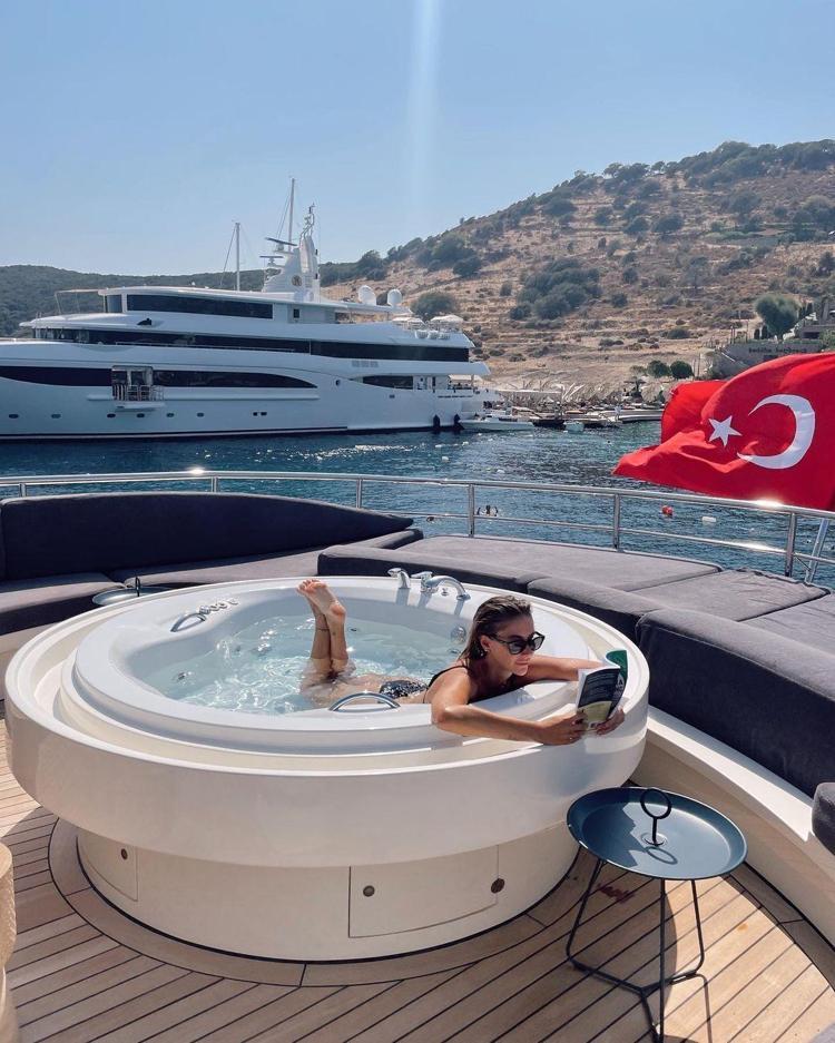 Şeyma Subaşının keyfi yerinde