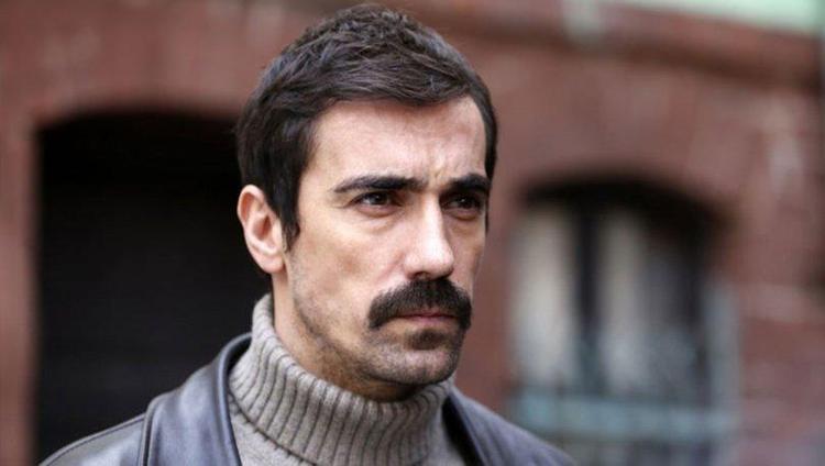 İbrahim Çelikkol yangını söndürmek için alevlerin arasına girdi