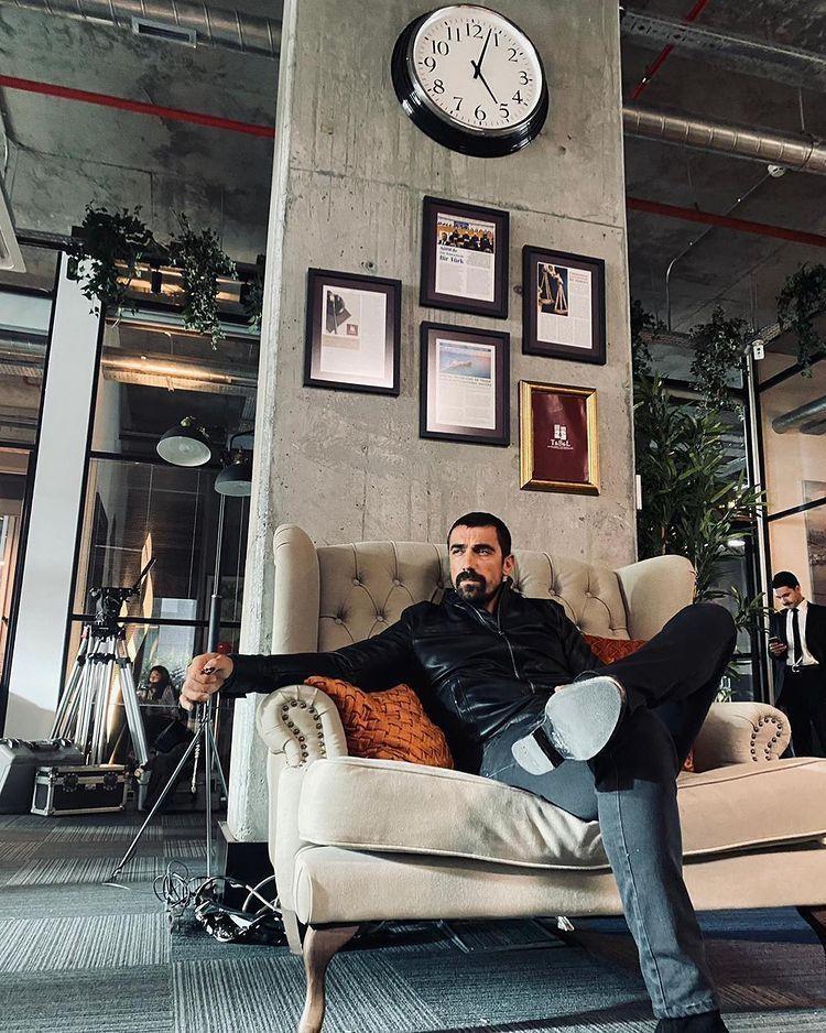 İbrahim Çelikkol yangını söndürmek için alevlerin arasına girdi