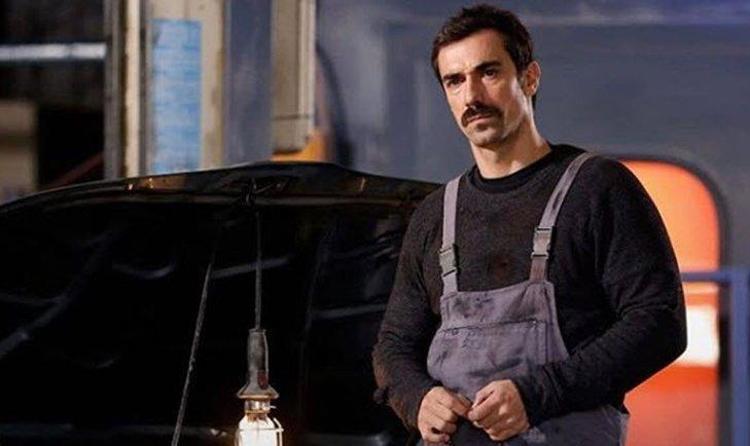 İbrahim Çelikkol yangını söndürmek için alevlerin arasına girdi