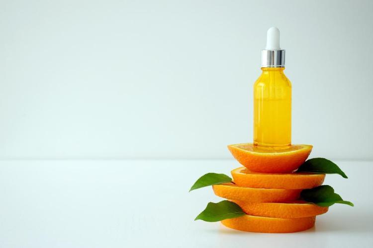 C vitamini serumunun cilde 11 faydası