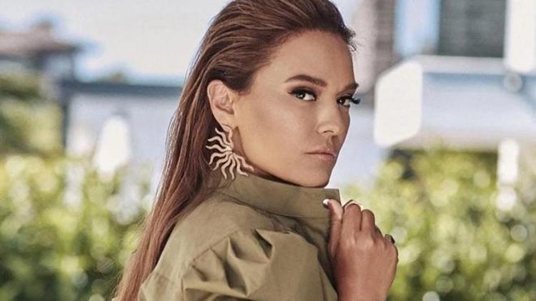 Demet Akalın, gözyaşlarına boğuldu