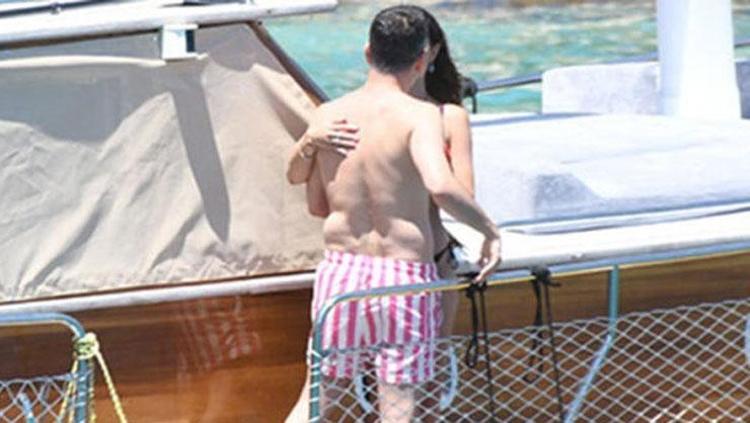 Demet Özdemir ve Oğuzhan Koçun tekne romantizmi...