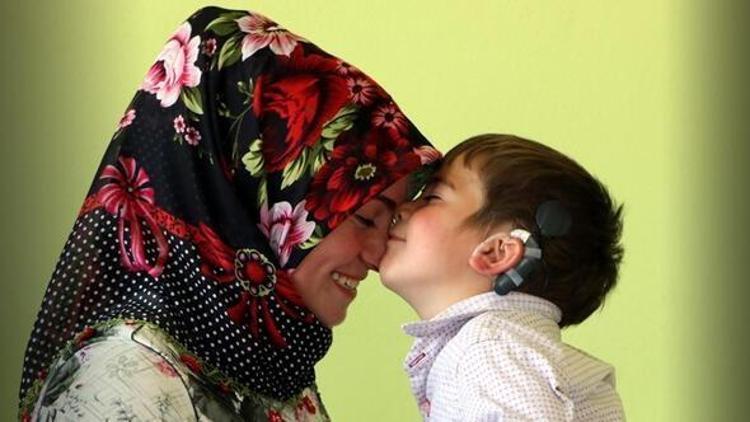 Biyonik kulaklık takılan minik Yusuf un ilk sözleri bunlar oldu