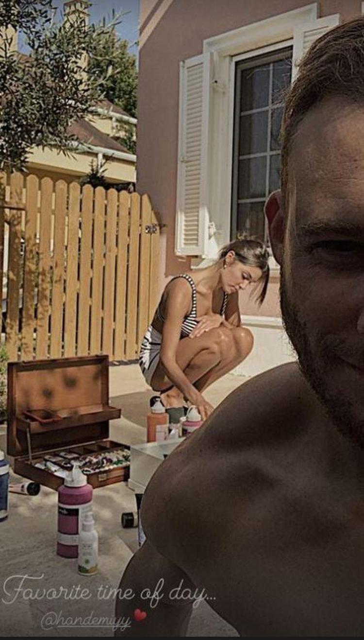 Hande Erçel ve Kerem Bürsin halay çekti