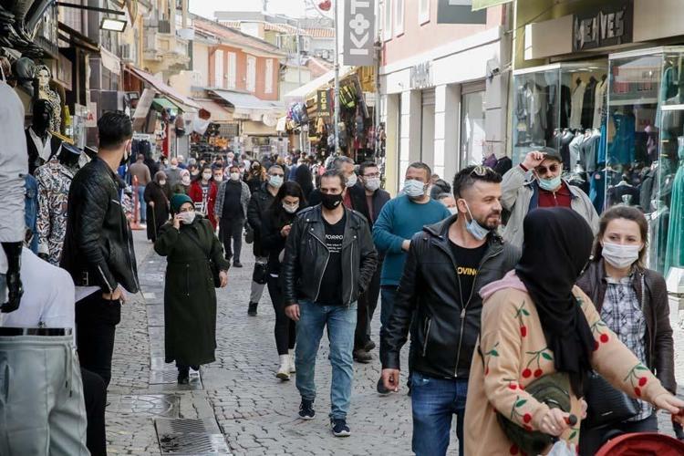 AŞISIZ GRUPTA VARYANTLAR NEDENİYLE HASTALIK ŞİDDETİ YÜKSELİYOR