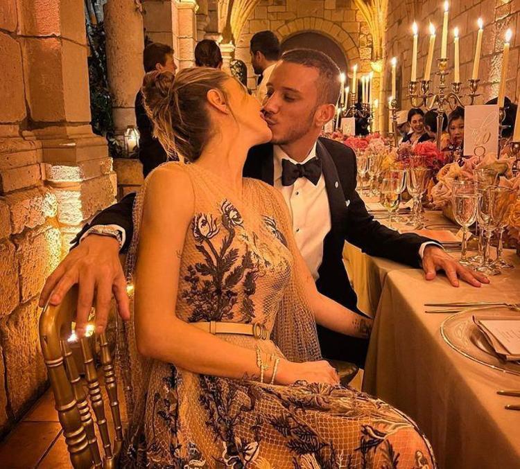 Şeyma Subaşı bikinisini giydi, formda vücudunu gözler önüne serdi