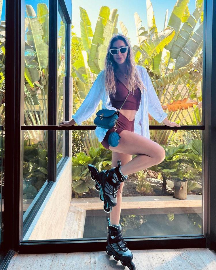 Şeyma Subaşı bikinisini giydi, formda vücudunu gözler önüne serdi