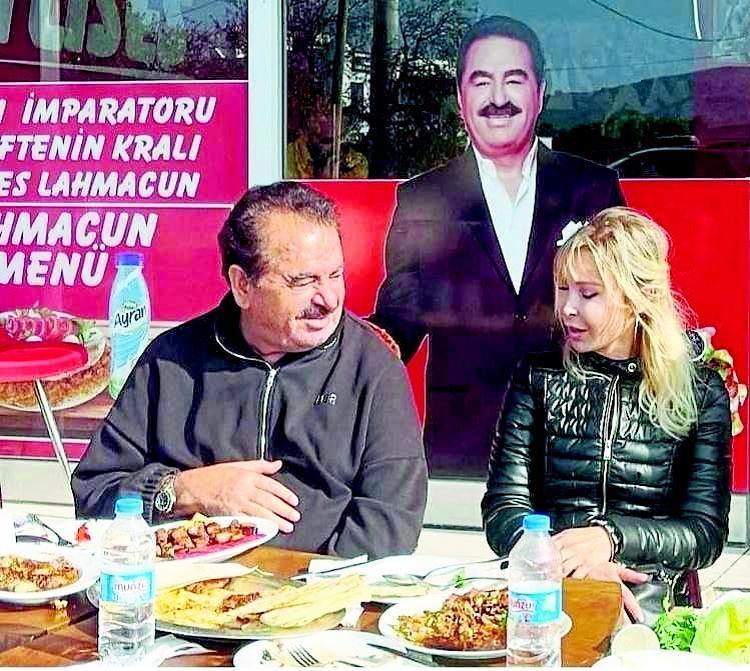 İbrahim Tatlıses ve Ayşegül Yıldızın kebap keyfi