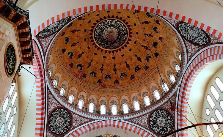 Yatsı namazı nasıl kılınır Kaç rekattır, hangi sureler okunur Diyanete göre Erkek ve kadınlar için kılınışı, yatsı namazı duaları ve sureleri (Diyanet bilgisi)