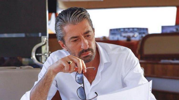 Okan Bayülgen ve Sinan Akçıl, Erhan Petekkaya ile olan anılarını anlattı
