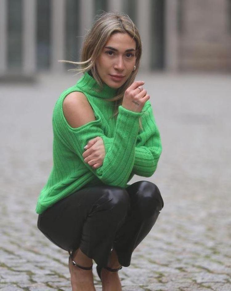 Survivor Berna Canbeldekin inanılmaz değişimi İddialı pozlarıyla sosyal medyayı salladı