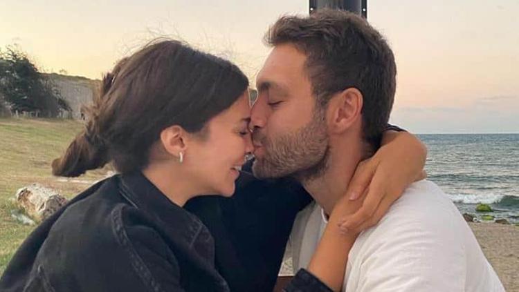 Deren Talu ve Baran Tınaz el ele