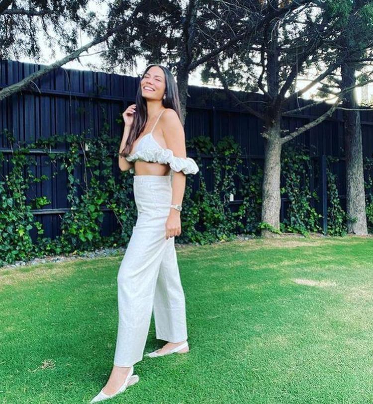 Demet Özdemir, güneş banyosu yaptı