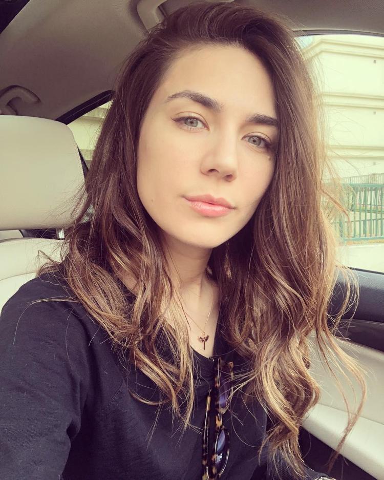 Buse Varol uğradığı şiddeti takipçileriyle paylaştı