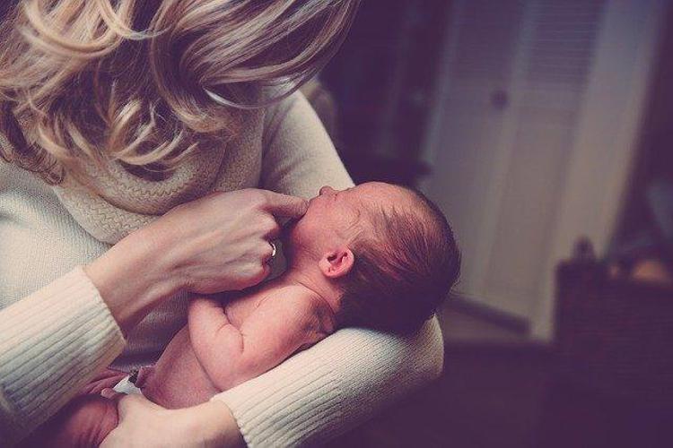 Lohusalık hüznü ile lohusalık depresyonu farklı durumlar