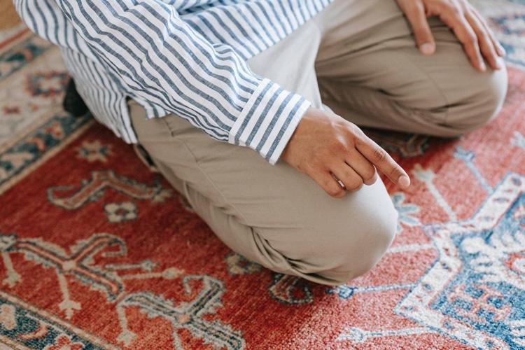 Cuma günü öğle namazı kılınır mı Cuma günleri öğle namazının kılınışı ve niyeti