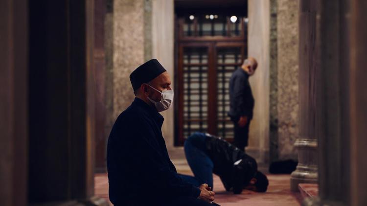 Cuma günü öğle namazı kılınır mı Cuma günleri öğle namazının kılınışı ve niyeti