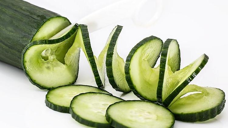IŞIL IŞIL BİR CİLT İÇİN: SALATALIK