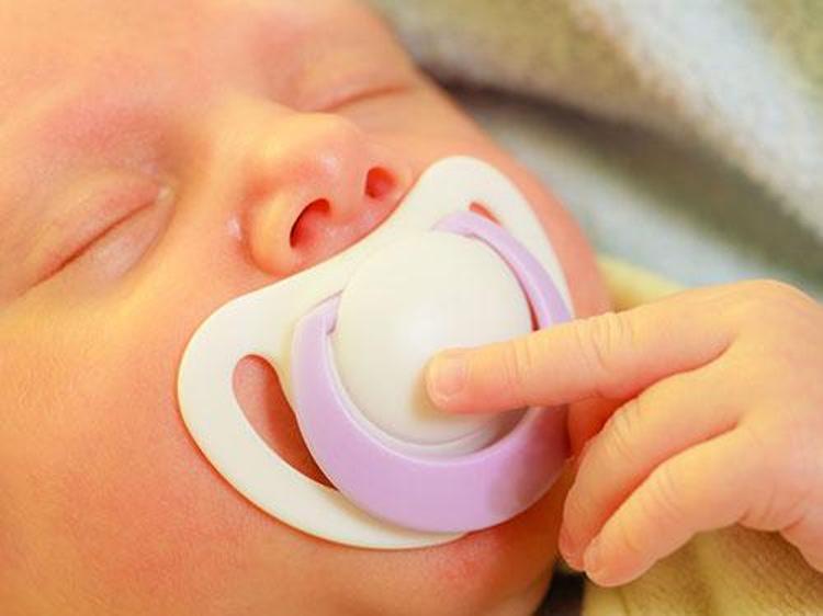 Bebeğiniz gece beslenmesini bırakmak istemiyorsa ne yapmalısınız