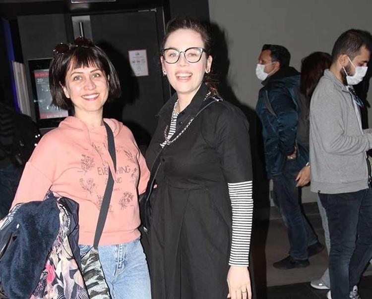 Demet Evgar, karnı burnunda görüntülendi