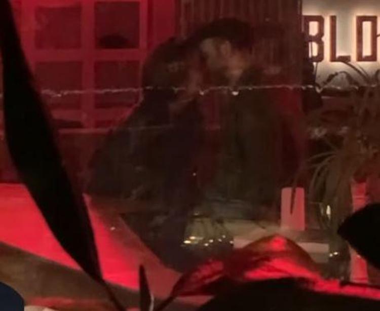 Rıza Kocaoğlu sevgilisiyle romantik anlar yaşadı