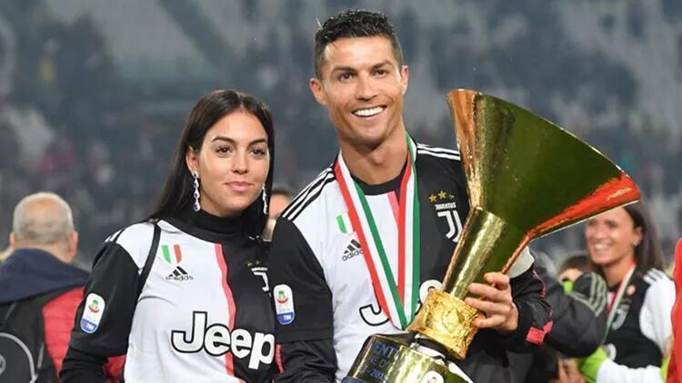 Cristiano Ronaldo ve Georgina Rodriguezin bebeklerinin ismi belli oldu