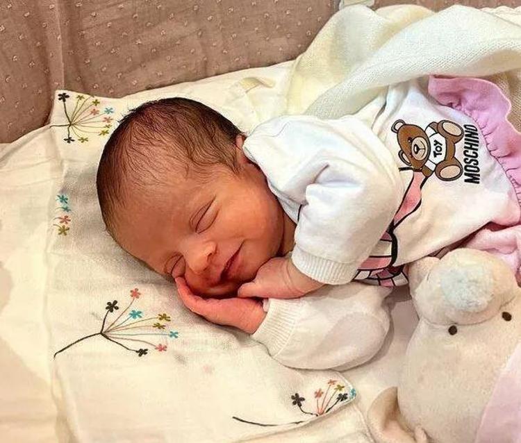 Cristiano Ronaldo ve Georgina Rodriguezin bebeklerinin ismi belli oldu