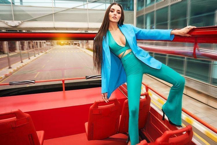 YENİ AŞKA YELKEN AÇMIŞTI
