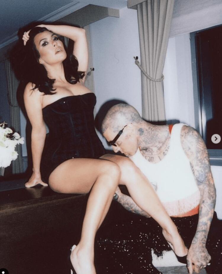 Kourtney Kardashian ile Travis Barker evlenmeye doyamıyor
