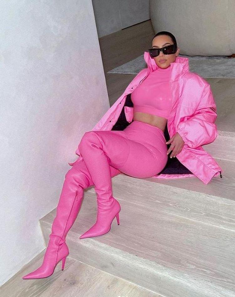 Kim Kardashianın, kızına korse giydirmesine eleştiri yağdı: Bu çok garip