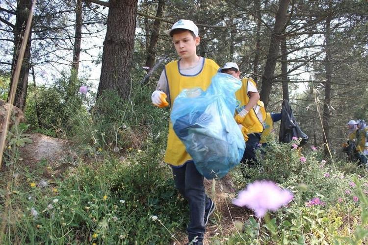 Onbinlerce çevre gönüllüsü 5 Haziran Dünya Çevre Günü için aynı anda kolları sıvadı