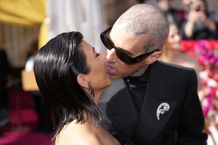 Travis Barker ve Kourtney Kardashiandan küvet pozu