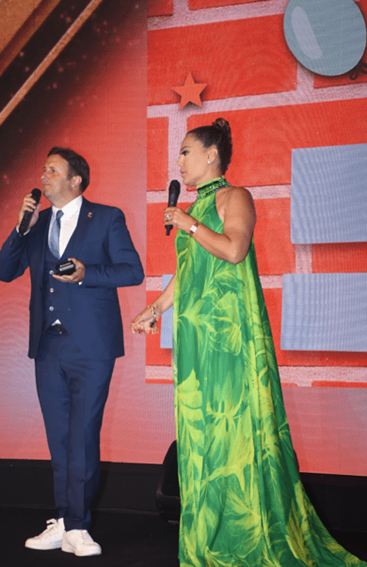 Demet Akalından kredi kartııyla 20 bin TLlik bağış