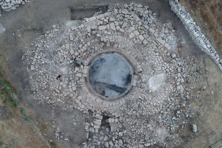 Aratos’un anıt mezarı... Bu yıl ziyarete açılması hedefleniyor