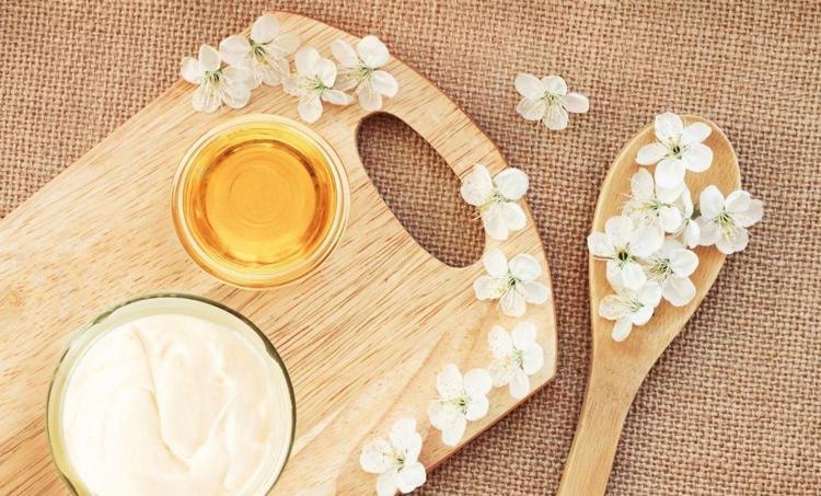 3- LİMON YOĞURT BAL MASKESİ