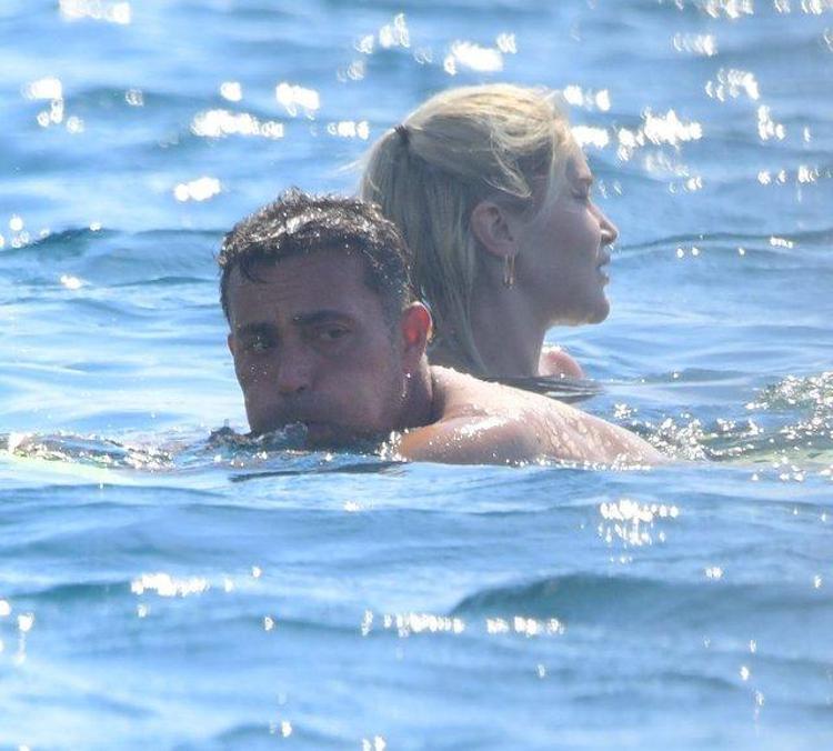 Taze çift Mustafa Sandal ve Melis Sütşurupun aşk tatili