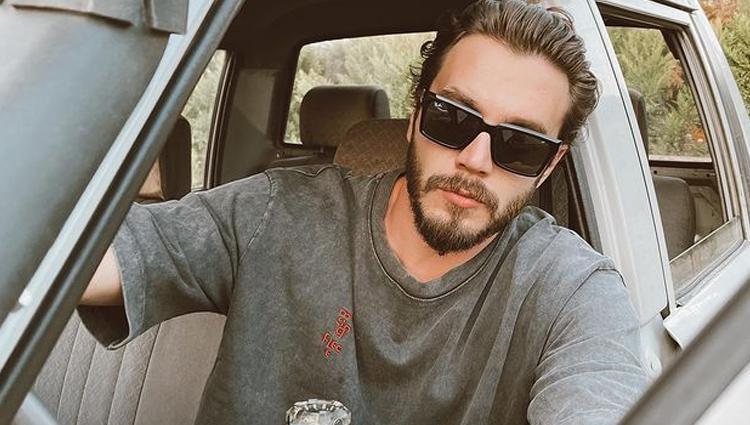 Barış Akarsunun hayatını oynuyor İsmail Ege Şaşmaz ikizi kadar benzedi