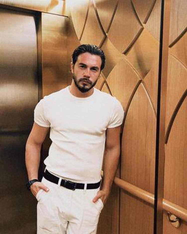 Barış Akarsunun hayatını oynuyor İsmail Ege Şaşmaz ikizi kadar benzedi