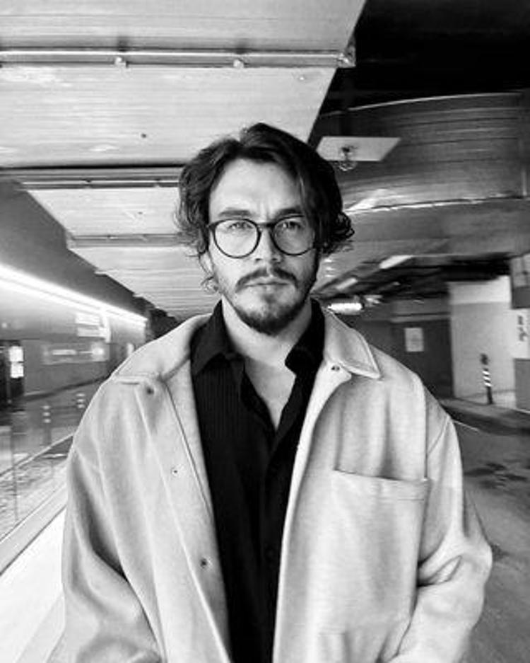 Barış Akarsunun hayatını oynuyor İsmail Ege Şaşmaz ikizi kadar benzedi