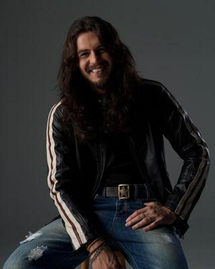 Barış Akarsunun hayatını oynuyor İsmail Ege Şaşmaz ikizi kadar benzedi