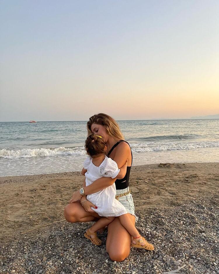 Hande Erçelin kanser tedavisi gören yeğeni Maviden duygulandıran video