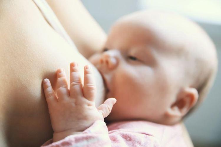 Sütünüz gelmezse endişelenmeyin Anne sütü bebeği, emzirme anneyi koruyor