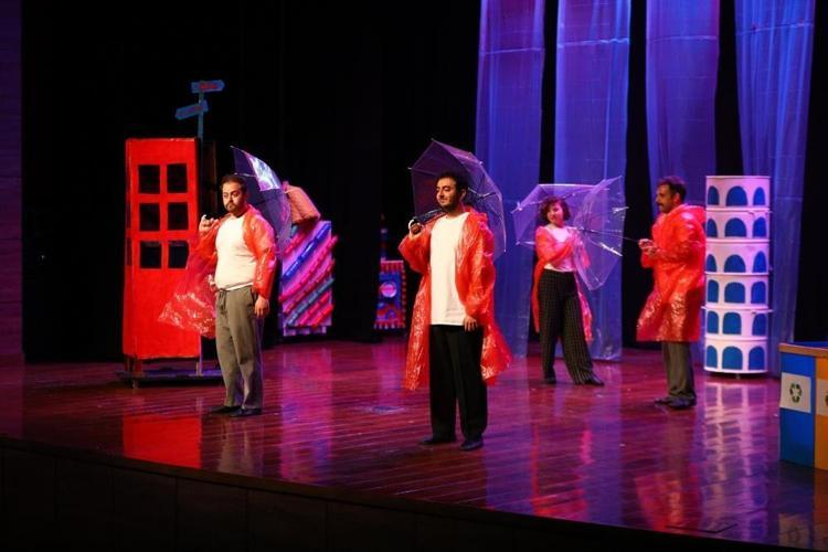 Şehir tiyatrosunda çocuklar için perde açıldı