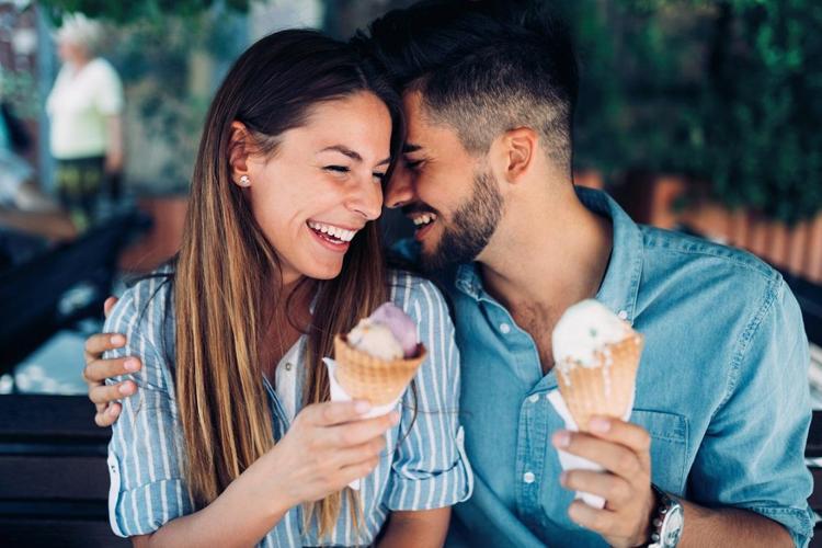 Duygularınızı açıkça ifade edin Romantik ilişkilerin temel kuralı